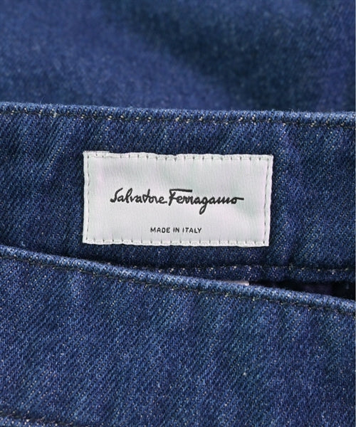 Salvatore Ferragamo ยีนส์