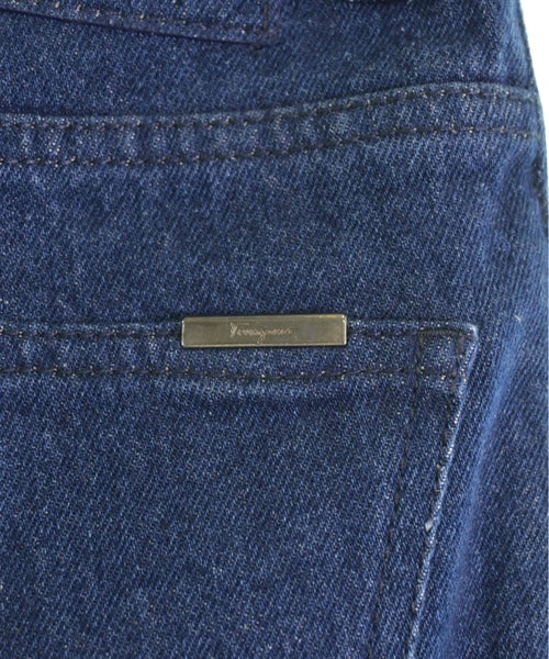 Salvatore Ferragamo ยีนส์