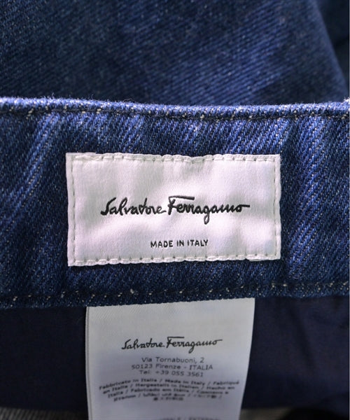 Salvatore Ferragamo ยีนส์