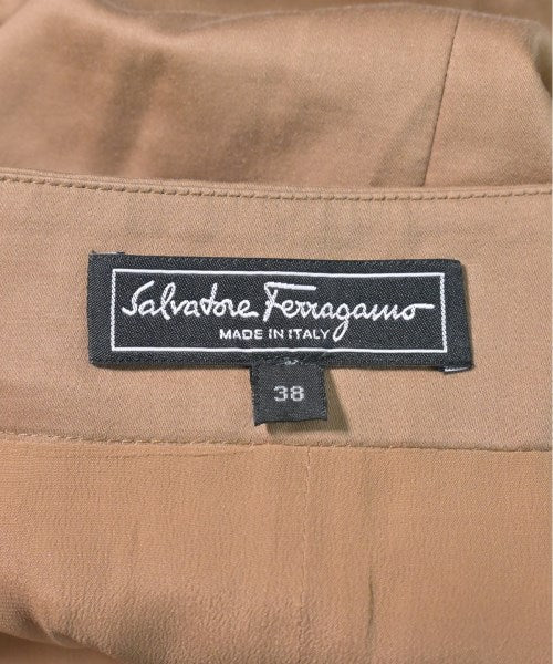 Salvatore Ferragamo กระโปรงยาวถึงเข่า