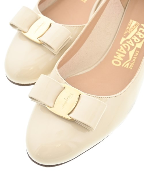 Salvatore Ferragamo รองเท้าส้นสูง