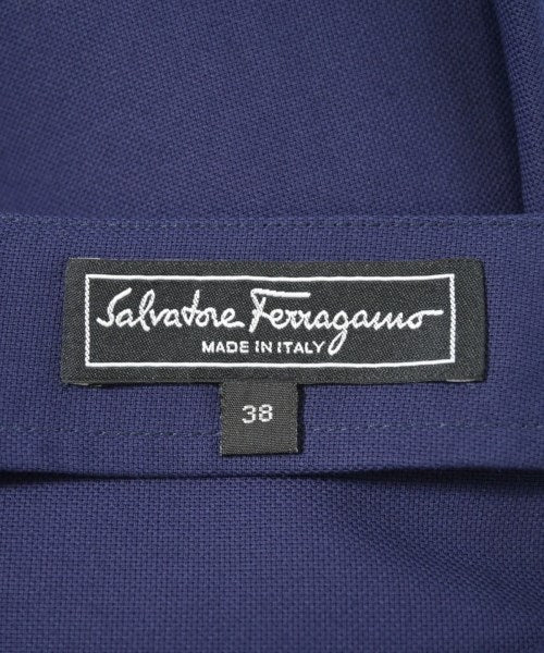Salvatore Ferragamo กระโปรงยาวถึงเข่า