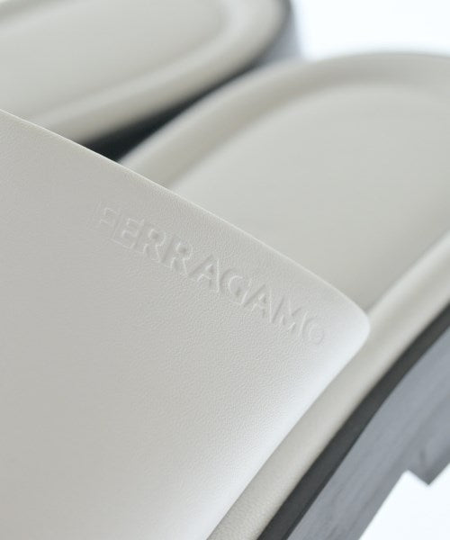 Salvatore Ferragamo รองเท้าแตะ