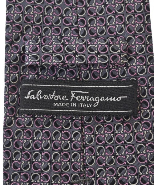 Salvatore Ferragamo เนคไท