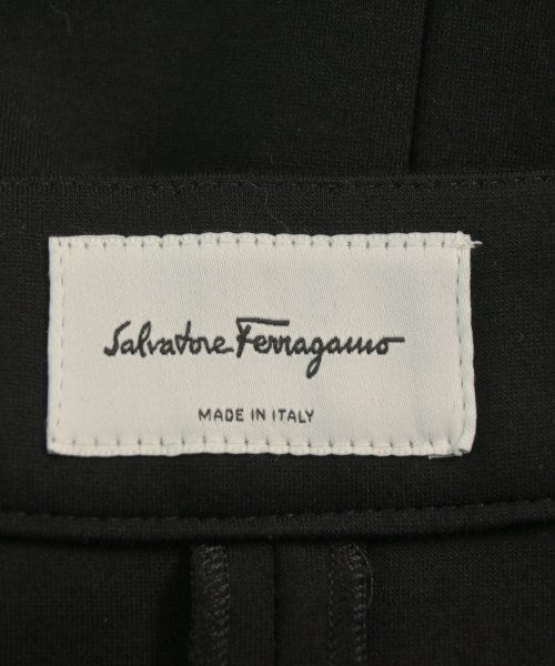 Salvatore Ferragamo กระโปรงยาวถึงเข่า