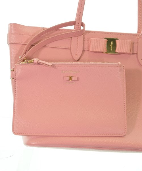 Salvatore Ferragamo กระเป๋าถือขนาดใหญ่