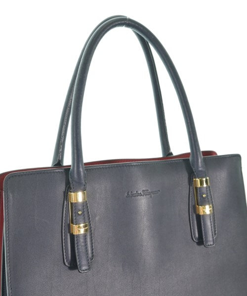Salvatore Ferragamo กระเป๋าถือ
