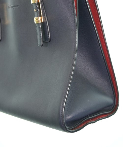 Salvatore Ferragamo กระเป๋าถือ