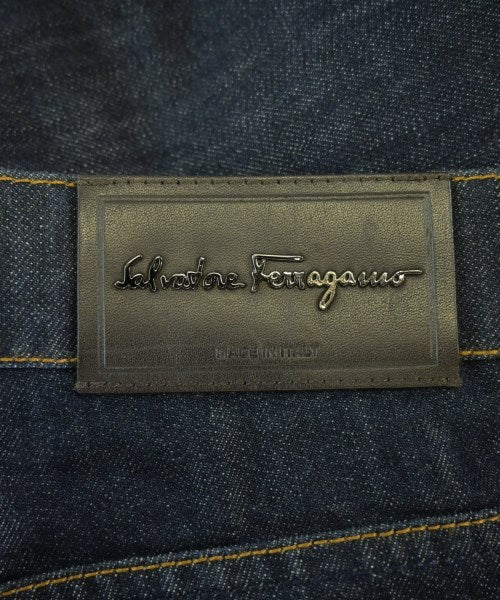 Salvatore Ferragamo ยีนส์