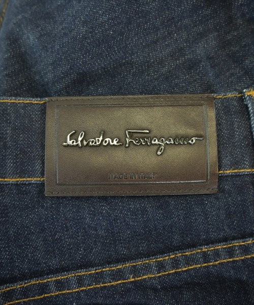 Salvatore Ferragamo ยีนส์
