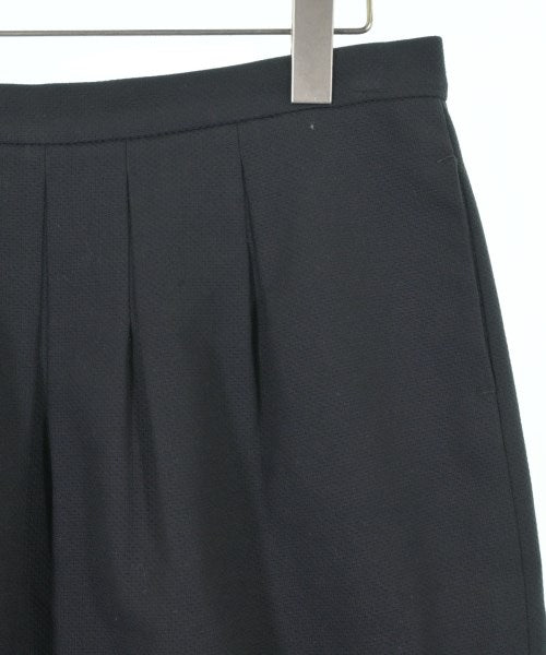 Loro Piana กระโปรงยาวถึงเข่า