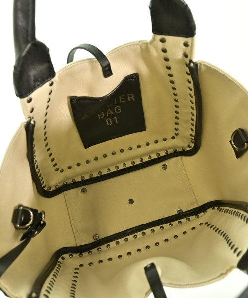 VALENTINO GARAVANI กระเป๋าถือขนาดใหญ่