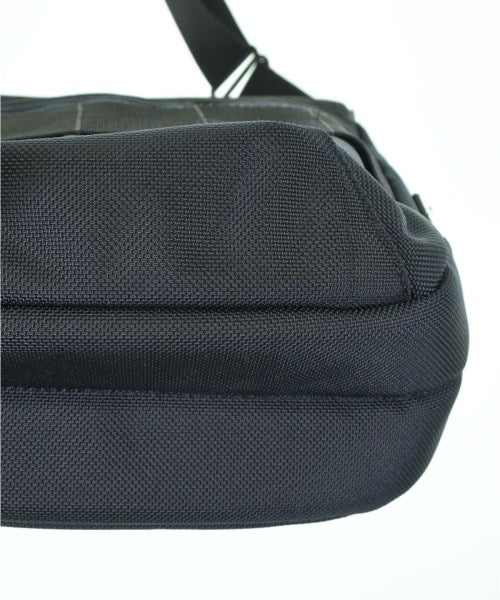 BRIEFING กระเป๋าสะพาย