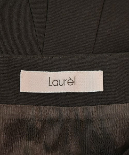 Laurel กระโปรงยาวถึงเข่า