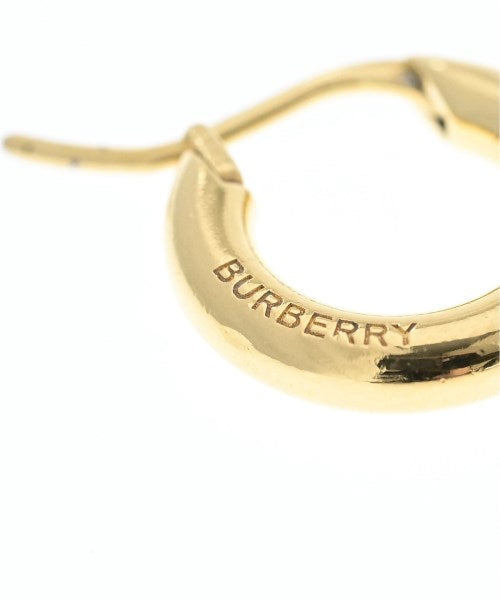 BURBERRY เจาะ