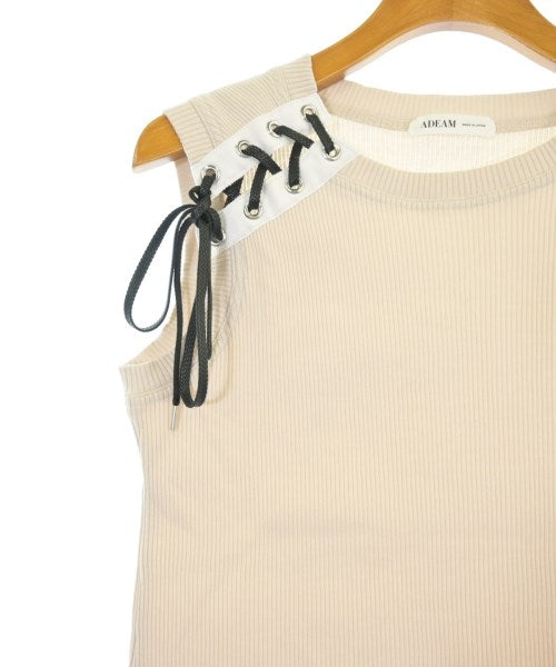 ADEAM เสื้อยืด/เสื้อท็อปส์