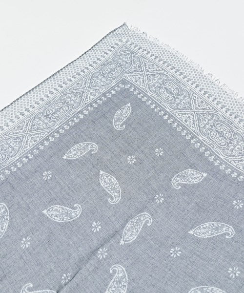 Gabriele Pasini ผ้าคลุมไหล่