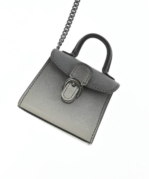 DELVAUX เครื่องประดับบนกระเป๋า