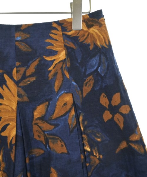 Max Mara กระโปรงยาวถึงเข่า