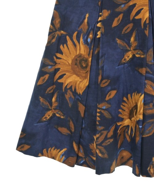 Max Mara กระโปรงยาวถึงเข่า