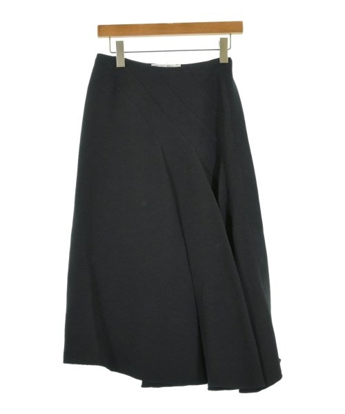 Christian Dior กระโปรงยาวถึงเข่า
