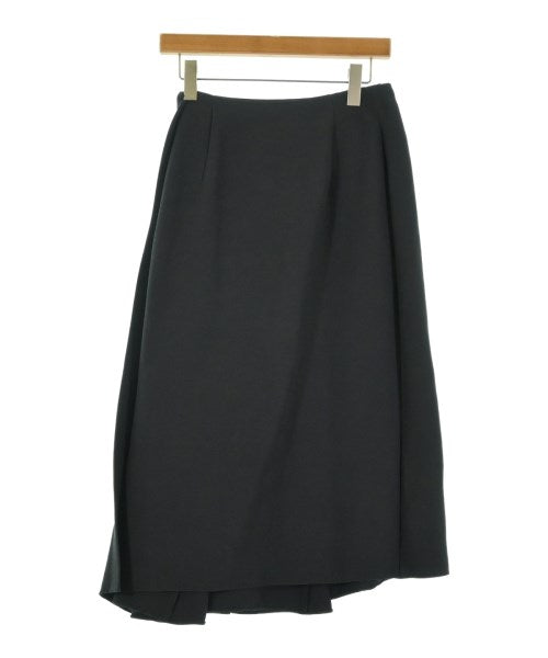 Christian Dior กระโปรงยาวถึงเข่า