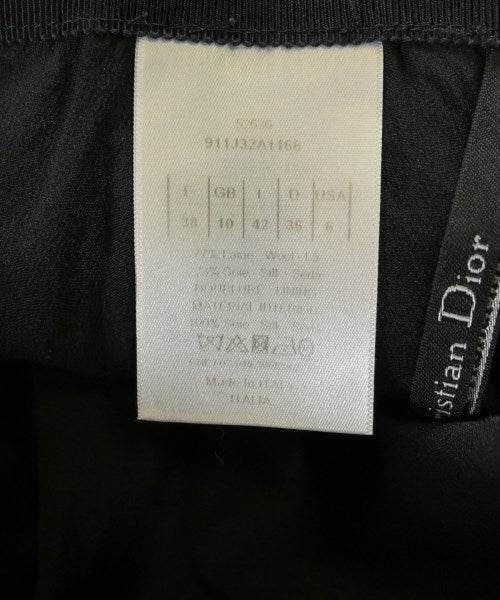 Christian Dior กระโปรงยาวถึงเข่า