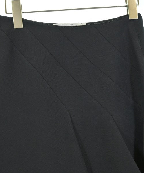 Christian Dior กระโปรงยาวถึงเข่า