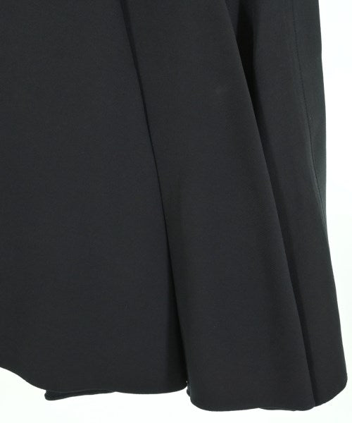 Christian Dior กระโปรงยาวถึงเข่า
