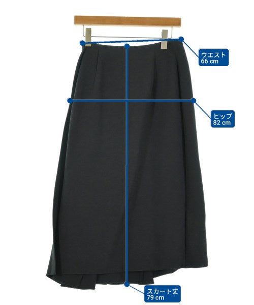 Christian Dior กระโปรงยาวถึงเข่า