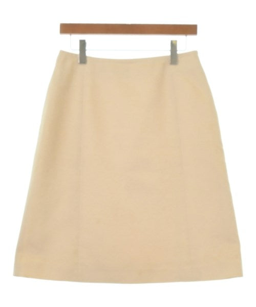 Christian Dior กระโปรงยาวถึงเข่า
