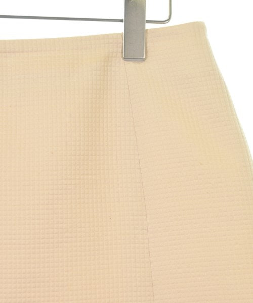 Christian Dior กระโปรงยาวถึงเข่า