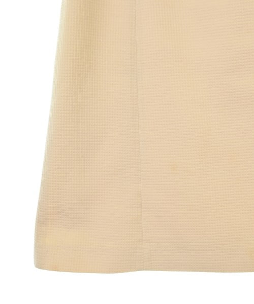 Christian Dior กระโปรงยาวถึงเข่า