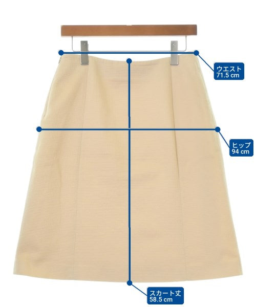 Christian Dior กระโปรงยาวถึงเข่า