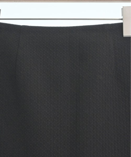 PAULE KA กระโปรงยาวถึงเข่า