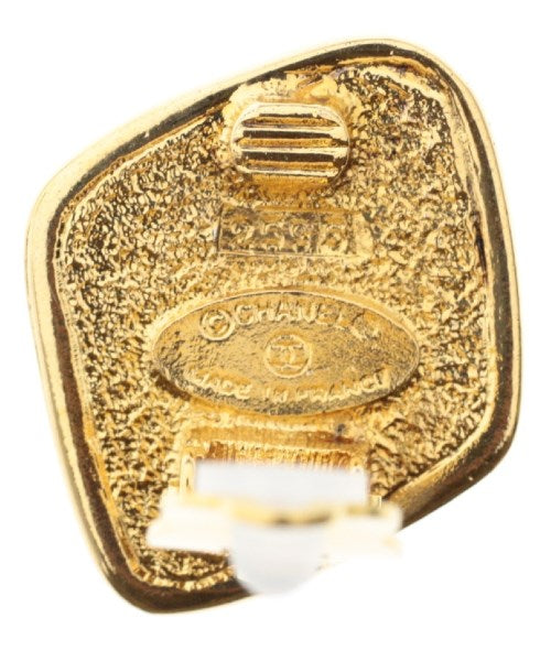 CHANEL เจาะ