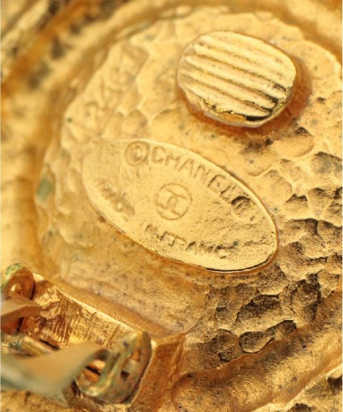 CHANEL เจาะ