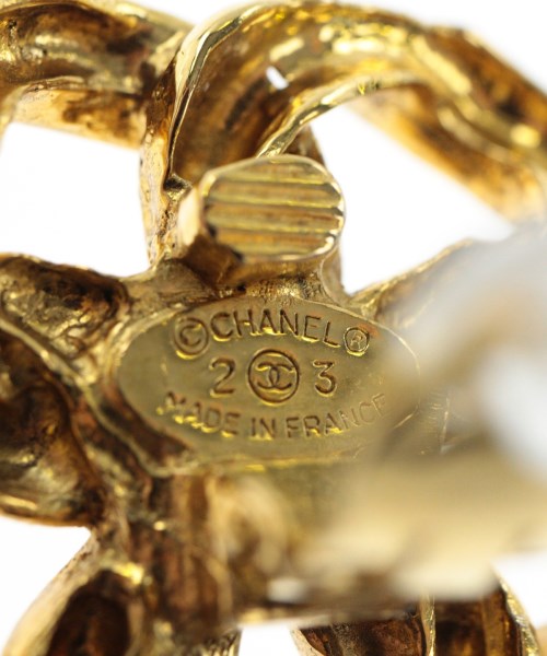 CHANEL เจาะ