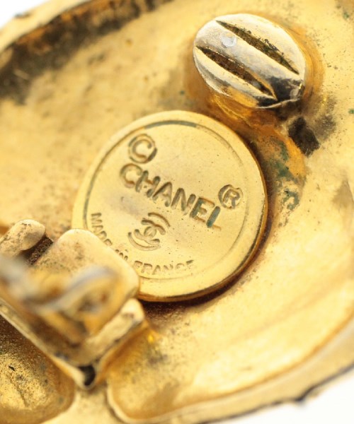 CHANEL เจาะ