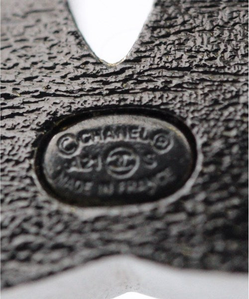 CHANEL เจาะ
