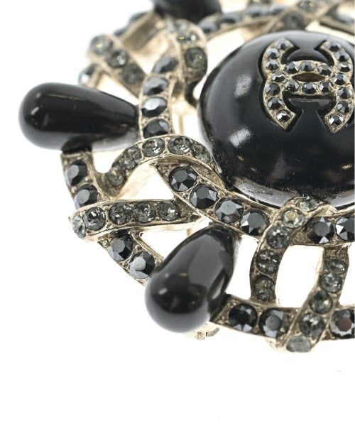 CHANEL เข็มกลัด/ดอกไม้ติดเสื้อ