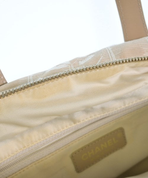 CHANEL กระเป๋าใส่อุปกรณ์ขนาดใหญ่