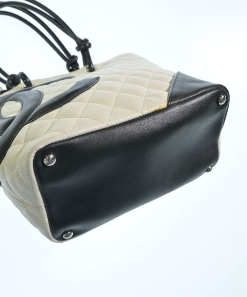 CHANEL กระเป๋าถือขนาดใหญ่