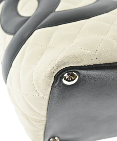 CHANEL กระเป๋าถือขนาดใหญ่