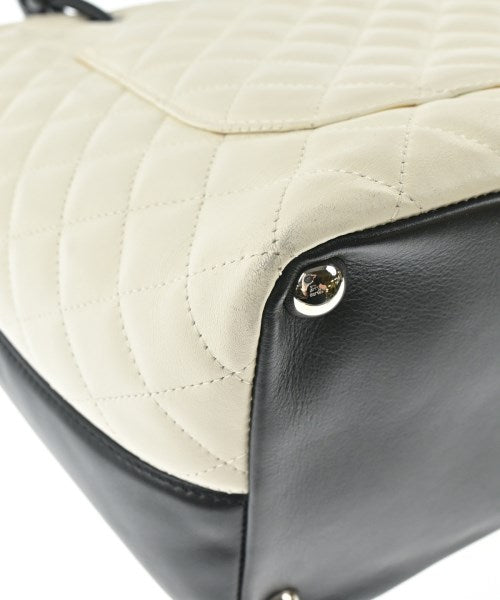 CHANEL กระเป๋าถือขนาดใหญ่