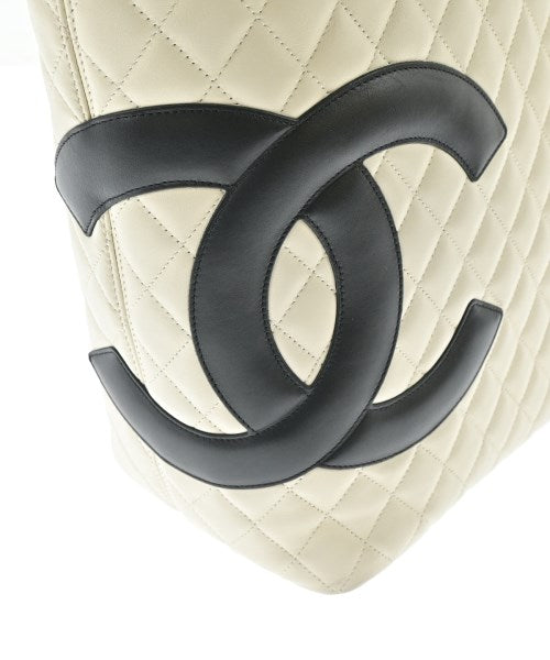 CHANEL กระเป๋าถือขนาดใหญ่