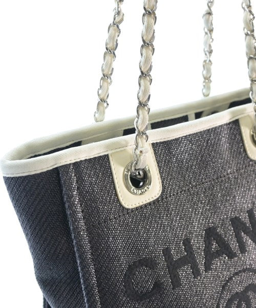 CHANEL กระเป๋าถือขนาดใหญ่