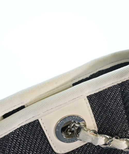 CHANEL กระเป๋าถือขนาดใหญ่