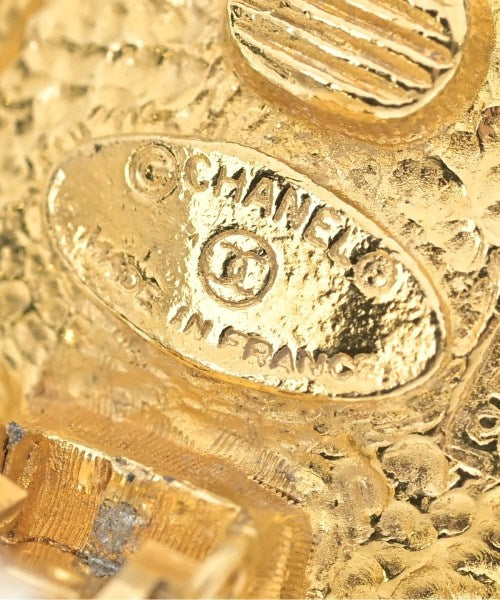 CHANEL เจาะ