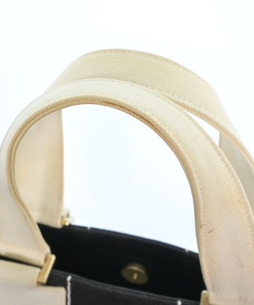 CHANEL กระเป๋าถือขนาดใหญ่